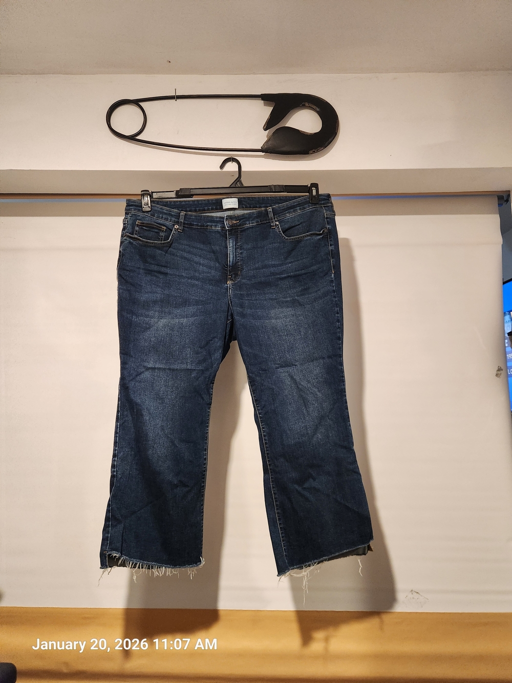 crown & ivy Dark Blue Cropped Raw-Hem Jeans
